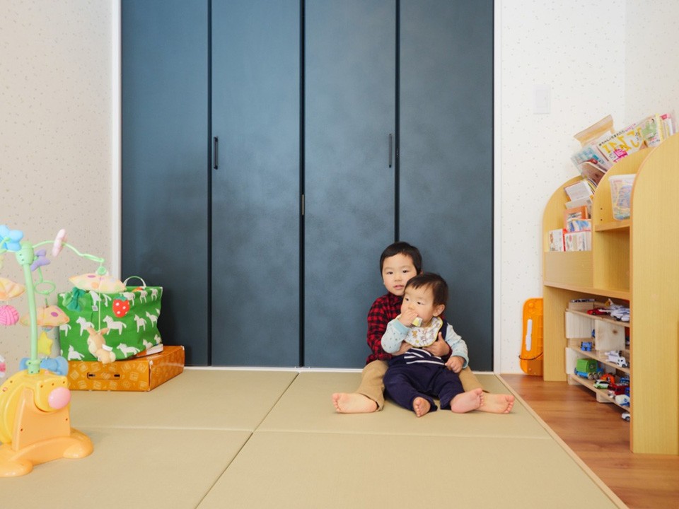 写真：遊ぶ子どもたち